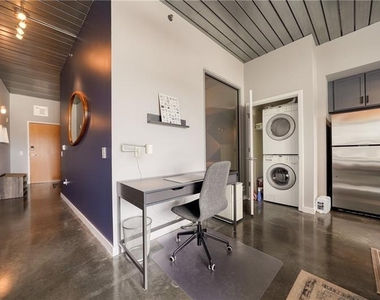 620 Glen Iris Drive Ne - Photo Thumbnail 3