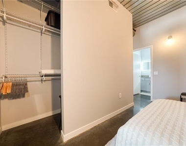 620 Glen Iris Drive Ne - Photo Thumbnail 14