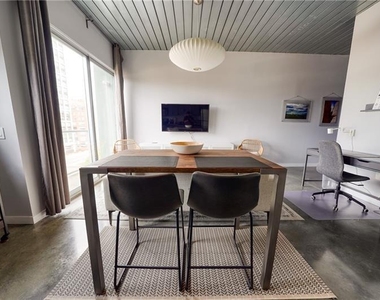 620 Glen Iris Drive Ne - Photo Thumbnail 6