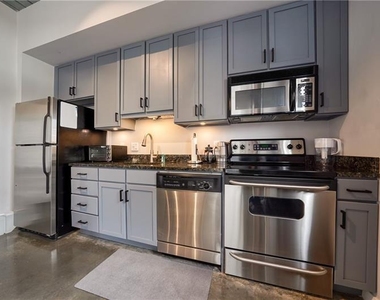 620 Glen Iris Drive Ne - Photo Thumbnail 5