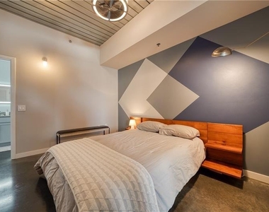 620 Glen Iris Drive Ne - Photo Thumbnail 12