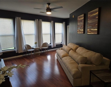 898 Oak Street Sw - Photo Thumbnail 4