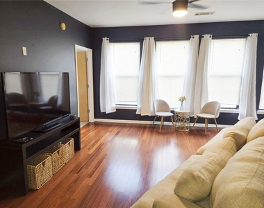898 Oak Street Sw - Photo Thumbnail 3
