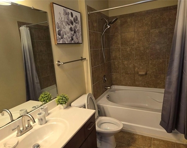 898 Oak Street Sw - Photo Thumbnail 13