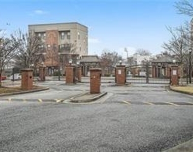 898 Oak Street Sw - Photo Thumbnail 1