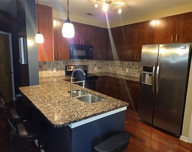 898 Oak Street Sw - Photo Thumbnail 7