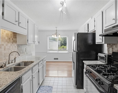 1100 Westfield Trace Se - Photo Thumbnail 4