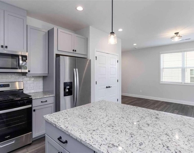 2000 Harvest Pond Circle - Photo Thumbnail 3