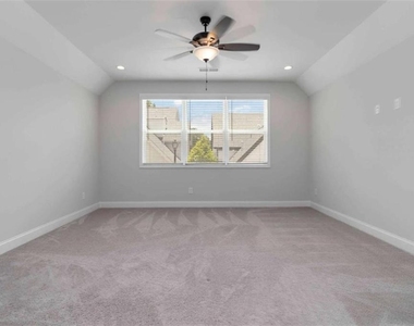 2000 Harvest Pond Circle - Photo Thumbnail 14