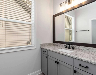 2000 Harvest Pond Circle - Photo Thumbnail 10