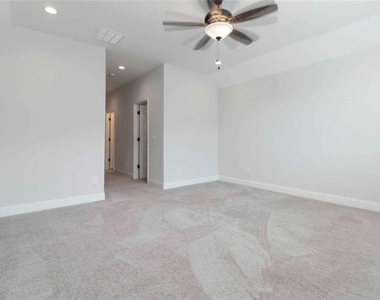 2000 Harvest Pond Circle - Photo Thumbnail 15