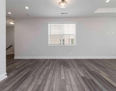 2000 Harvest Pond Circle - Photo Thumbnail 43