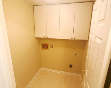377 Fairbrook Circle - Photo Thumbnail 17