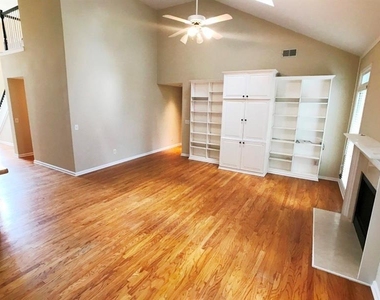 377 Fairbrook Circle - Photo Thumbnail 7
