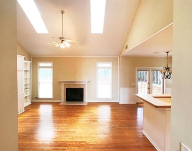 377 Fairbrook Circle - Photo Thumbnail 5