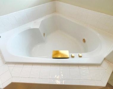 377 Fairbrook Circle - Photo Thumbnail 15