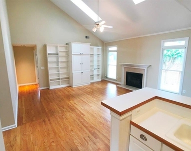 377 Fairbrook Circle - Photo Thumbnail 6