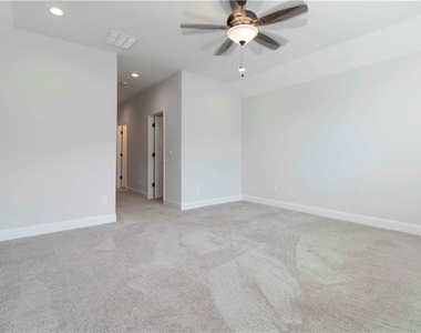 2000 Harvest Pond Circle - Photo Thumbnail 15