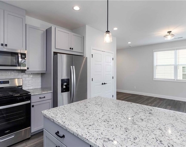 2000 Harvest Pond Circle - Photo Thumbnail 3