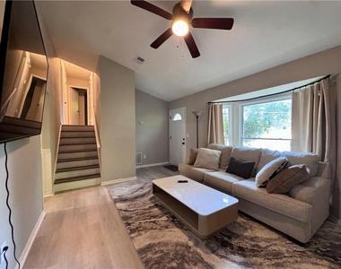 3814 Whaley Court - Photo Thumbnail 2