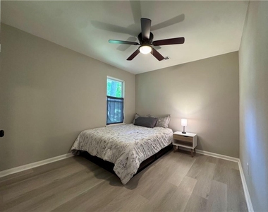 3814 Whaley Court - Photo Thumbnail 10