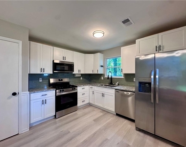 3814 Whaley Court - Photo Thumbnail 3
