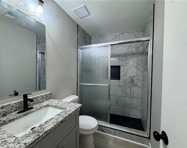 3814 Whaley Court - Photo Thumbnail 7