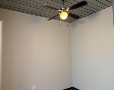 620 Glen Iris Ne - Photo Thumbnail 9