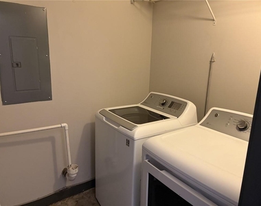 620 Glen Iris Ne - Photo Thumbnail 16