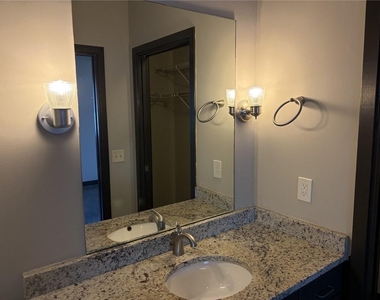 620 Glen Iris Ne - Photo Thumbnail 11