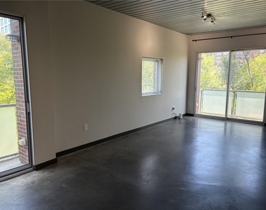 620 Glen Iris Ne - Photo Thumbnail 6