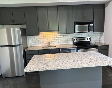 620 Glen Iris Ne - Photo Thumbnail 4