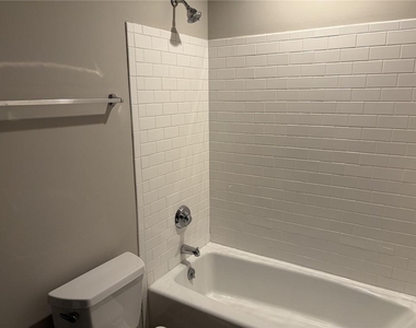 620 Glen Iris Ne - Photo Thumbnail 12