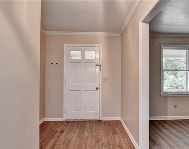 268 Allen Court Sw - Photo Thumbnail 4