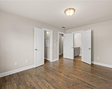 1098 Township Square - Photo Thumbnail 38