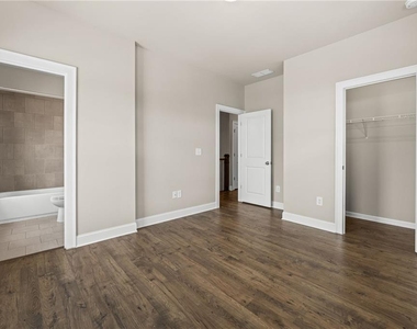 1098 Township Square - Photo Thumbnail 34