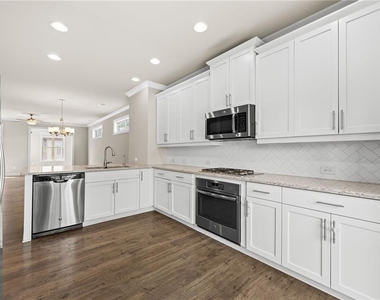 1098 Township Square - Photo Thumbnail 9