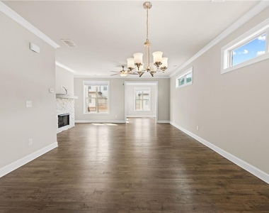 1098 Township Square - Photo Thumbnail 12