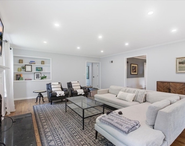9343 Hamlin Avenue - Photo Thumbnail 5