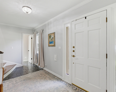 9343 Hamlin Avenue - Photo Thumbnail 2