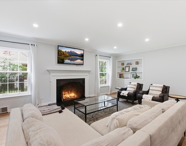 9343 Hamlin Avenue - Photo Thumbnail 4