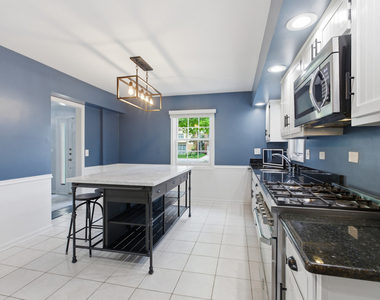 9343 Hamlin Avenue - Photo Thumbnail 15