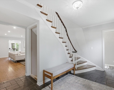 9343 Hamlin Avenue - Photo Thumbnail 1