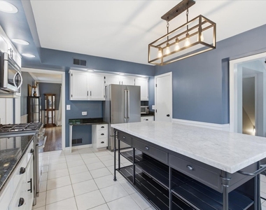 9343 Hamlin Avenue - Photo Thumbnail 14