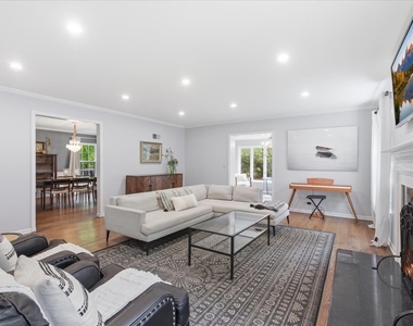 9343 Hamlin Avenue - Photo Thumbnail 6