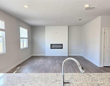 2665 Mourning Dove Drive - Photo Thumbnail 8