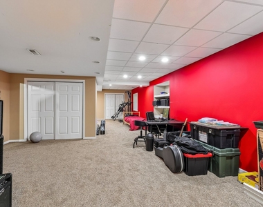9482 Inverness Drive - Photo Thumbnail 12