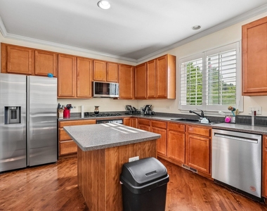 9482 Inverness Drive - Photo Thumbnail 7