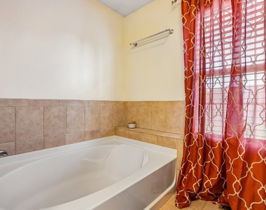 9482 Inverness Drive - Photo Thumbnail 11