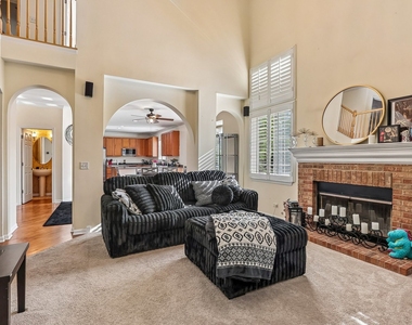9482 Inverness Drive - Photo Thumbnail 4